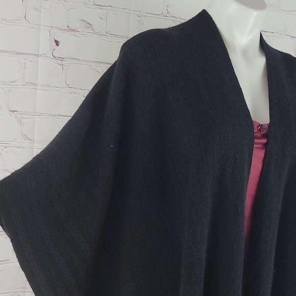 Collectioneighteen women's shawl/wrap black knit with fringe. One Size. - Picture 3 of 6
